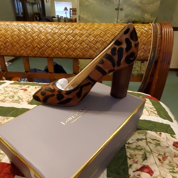 SHOES - Picture 5 of 8